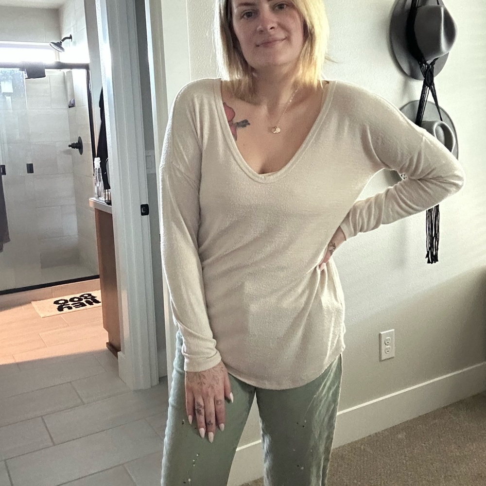 Cream Abercrombie Cozy Long-Sleeve V-Neck Legging Tee